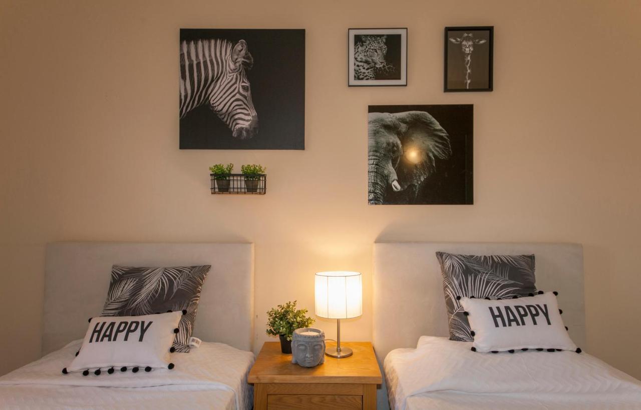 B02 - Fantastic Apartment With Pool ปอร์ติเมา ภายนอก รูปภาพ